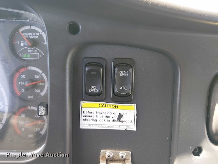 image for item NU9765 2014 Freightliner 108SD utility / service truck