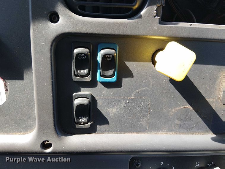 image for item NU9765 2014 Freightliner 108SD utility / service truck