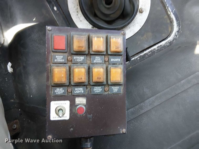 image for item NU9765 2014 Freightliner 108SD utility / service truck