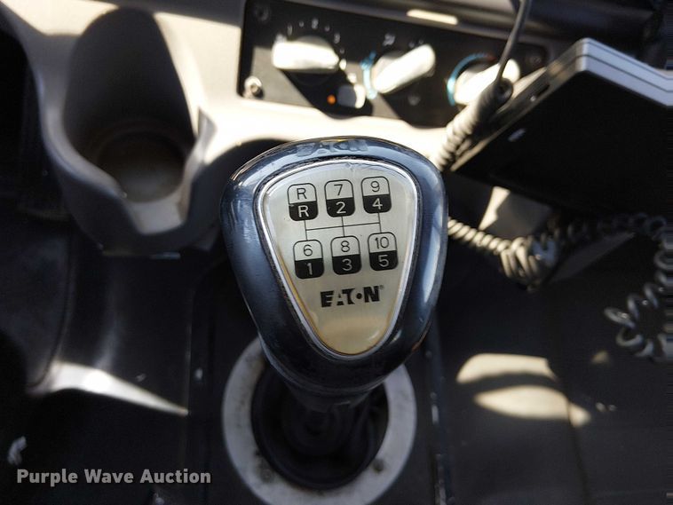 image for item NU9765 2014 Freightliner 108SD utility / service truck