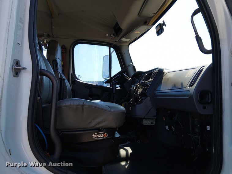 image for item NU9765 2014 Freightliner 108SD utility / service truck