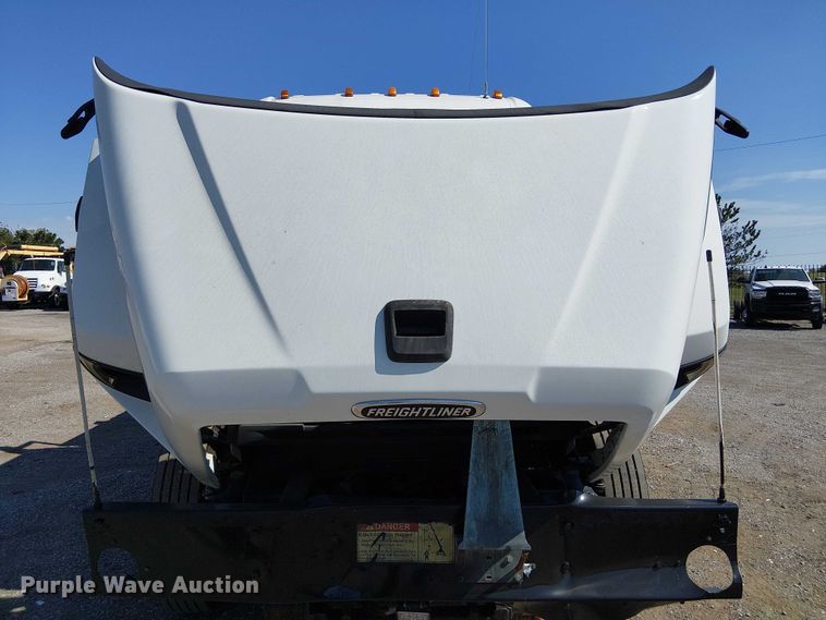 image for item NU9765 2014 Freightliner 108SD utility / service truck