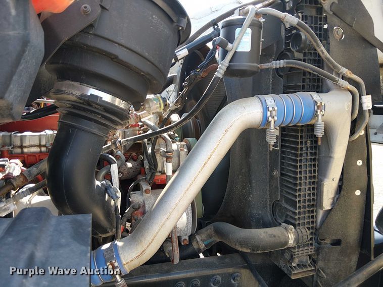 image for item NU9765 2014 Freightliner 108SD utility / service truck