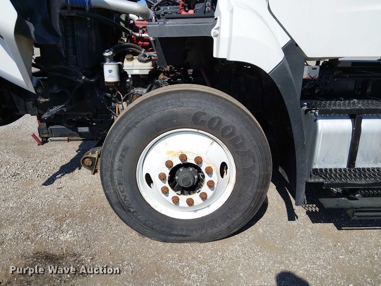 image for item NU9765 2014 Freightliner 108SD utility / service truck