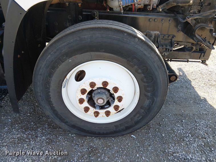 image for item NU9765 2014 Freightliner 108SD utility / service truck