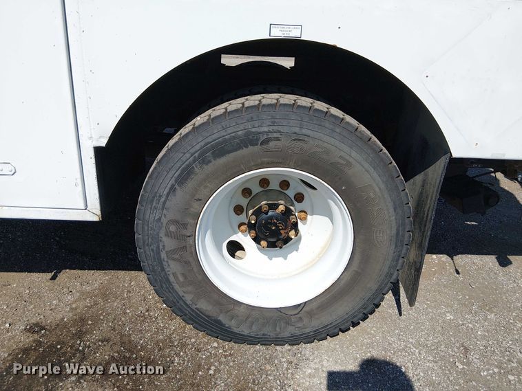 image for item NU9765 2014 Freightliner 108SD utility / service truck