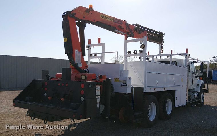 image for item NU9769 2008 International WorkStar 7500 Crew Cab crane truck