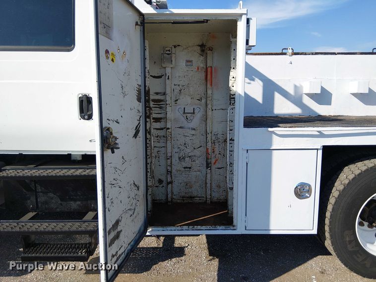 image for item NU9769 2008 International WorkStar 7500 Crew Cab crane truck