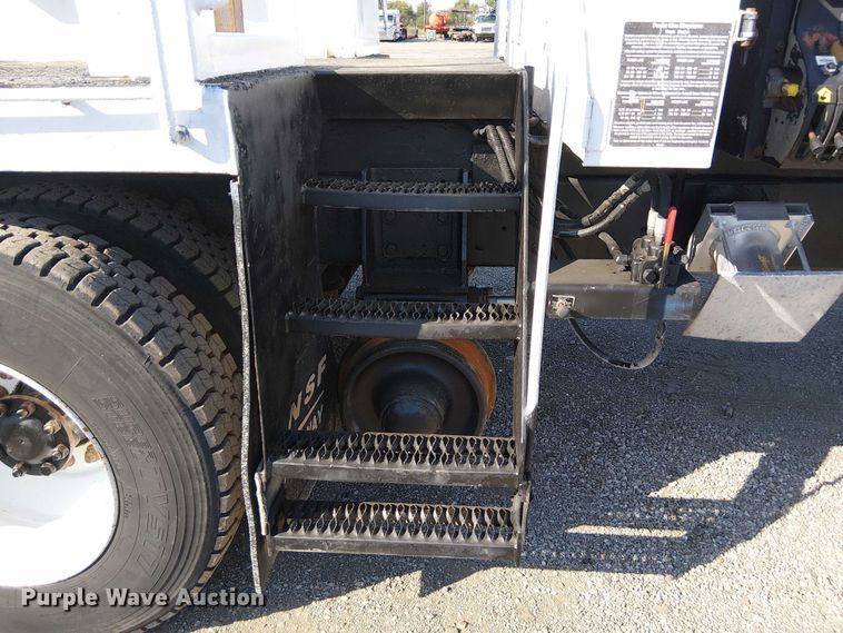 image for item NU9769 2008 International WorkStar 7500 Crew Cab crane truck