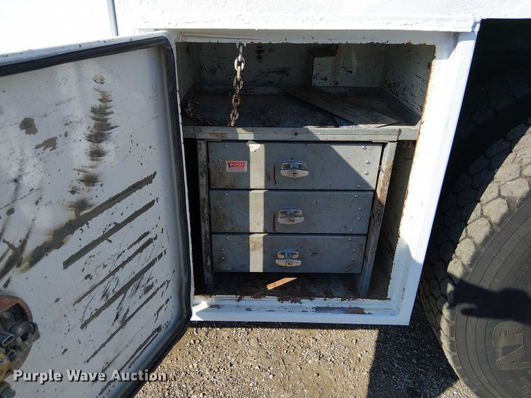 image for item NU9769 2008 International WorkStar 7500 Crew Cab crane truck