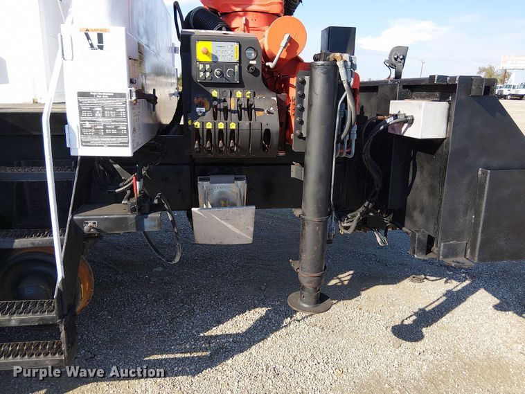 image for item NU9769 2008 International WorkStar 7500 Crew Cab crane truck