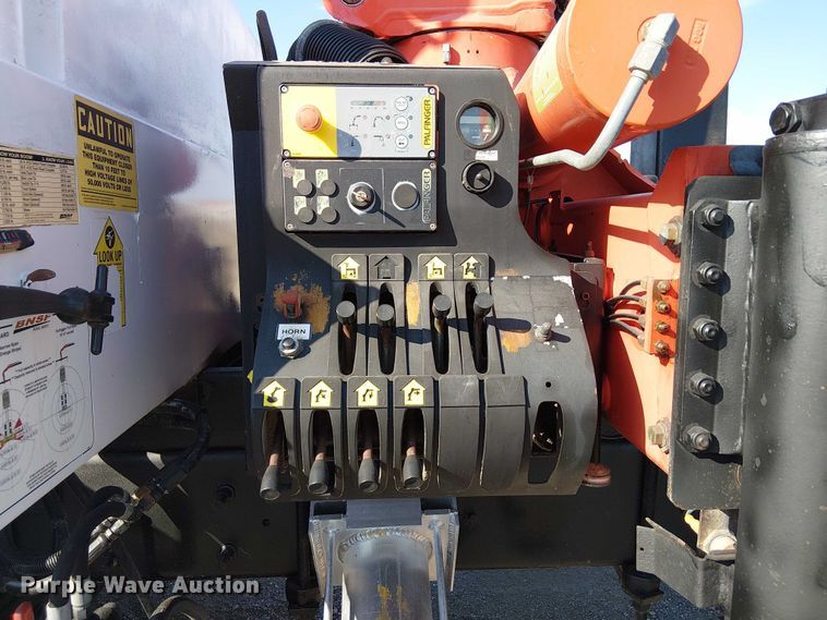 image for item NU9769 2008 International WorkStar 7500 Crew Cab crane truck