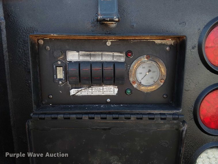 image for item NU9769 2008 International WorkStar 7500 Crew Cab crane truck