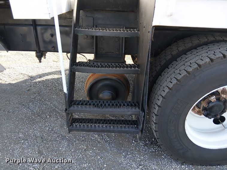 image for item NU9769 2008 International WorkStar 7500 Crew Cab crane truck