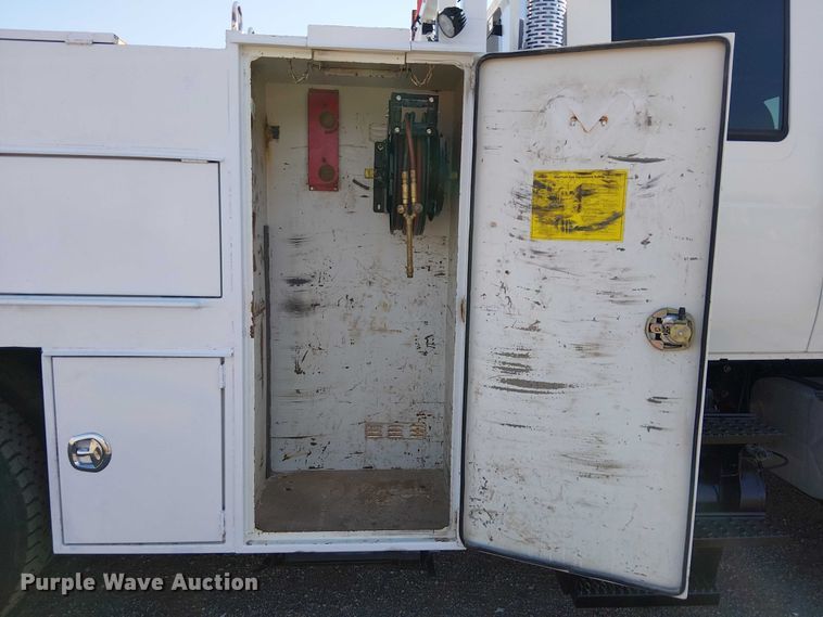 image for item NU9769 2008 International WorkStar 7500 Crew Cab crane truck