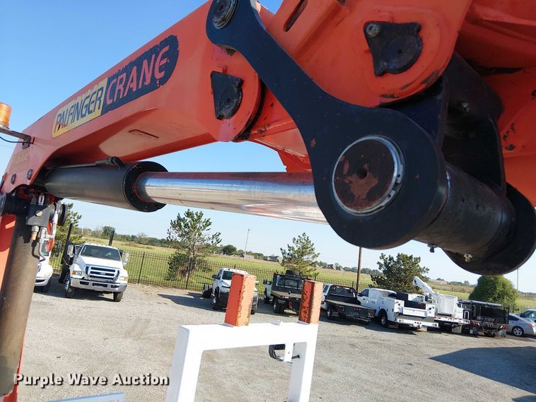 image for item NU9769 2008 International WorkStar 7500 Crew Cab crane truck