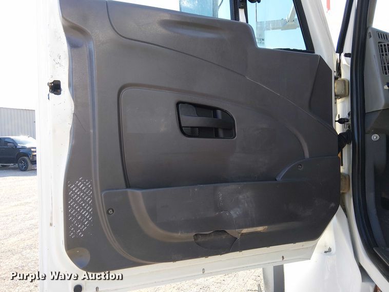 image for item NU9769 2008 International WorkStar 7500 Crew Cab crane truck