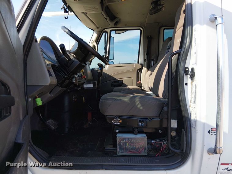 image for item NU9769 2008 International WorkStar 7500 Crew Cab crane truck