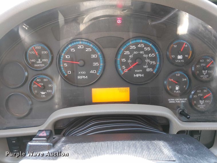 image for item NU9769 2008 International WorkStar 7500 Crew Cab crane truck