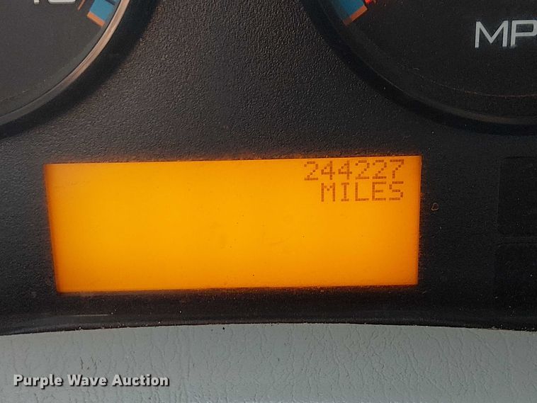 image for item NU9769 2008 International WorkStar 7500 Crew Cab crane truck