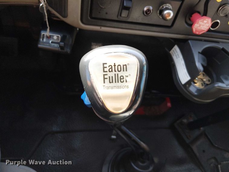 image for item NU9769 2008 International WorkStar 7500 Crew Cab crane truck