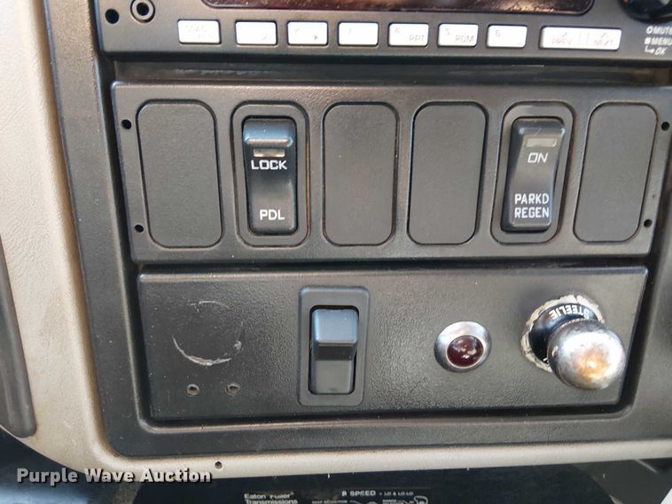 image for item NU9769 2008 International WorkStar 7500 Crew Cab crane truck