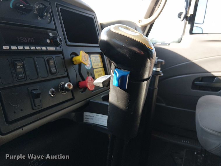 image for item NU9769 2008 International WorkStar 7500 Crew Cab crane truck