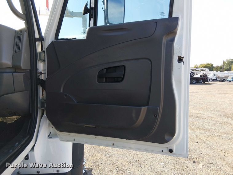 image for item NU9769 2008 International WorkStar 7500 Crew Cab crane truck