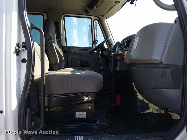 image for item NU9769 2008 International WorkStar 7500 Crew Cab crane truck