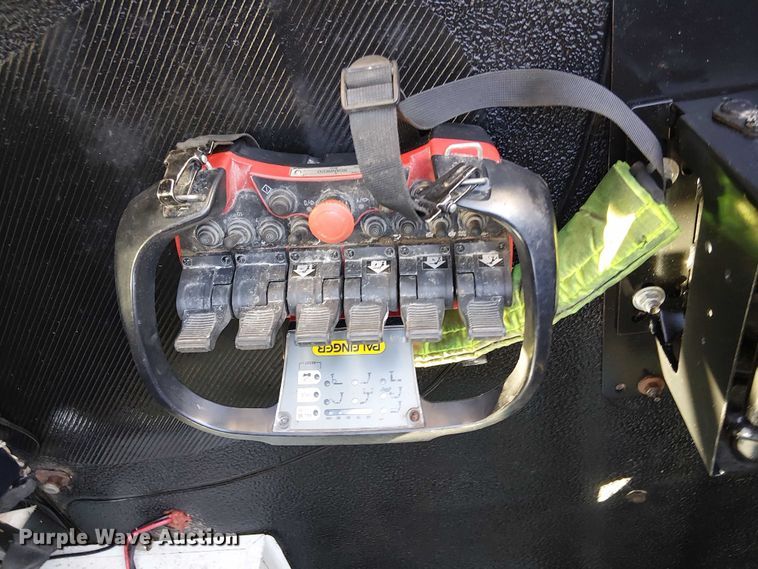 image for item NU9769 2008 International WorkStar 7500 Crew Cab crane truck