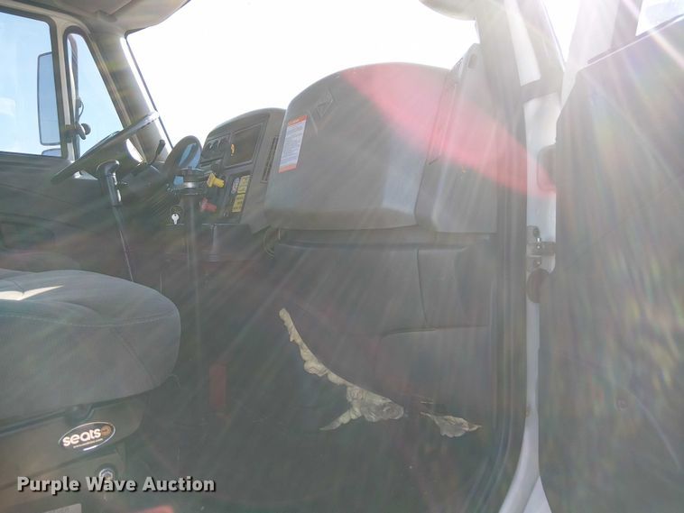 image for item NU9769 2008 International WorkStar 7500 Crew Cab crane truck