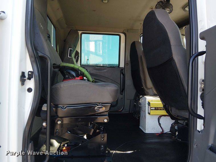 image for item NU9769 2008 International WorkStar 7500 Crew Cab crane truck