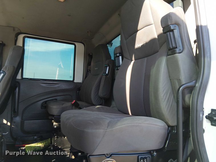 image for item NU9769 2008 International WorkStar 7500 Crew Cab crane truck