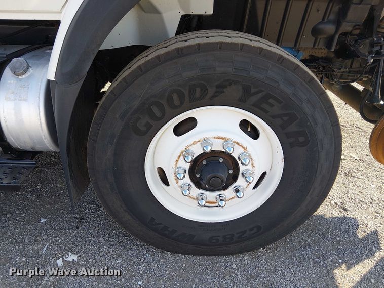 image for item NU9769 2008 International WorkStar 7500 Crew Cab crane truck