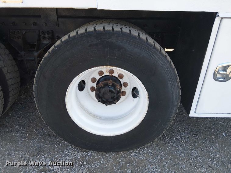 image for item NU9769 2008 International WorkStar 7500 Crew Cab crane truck