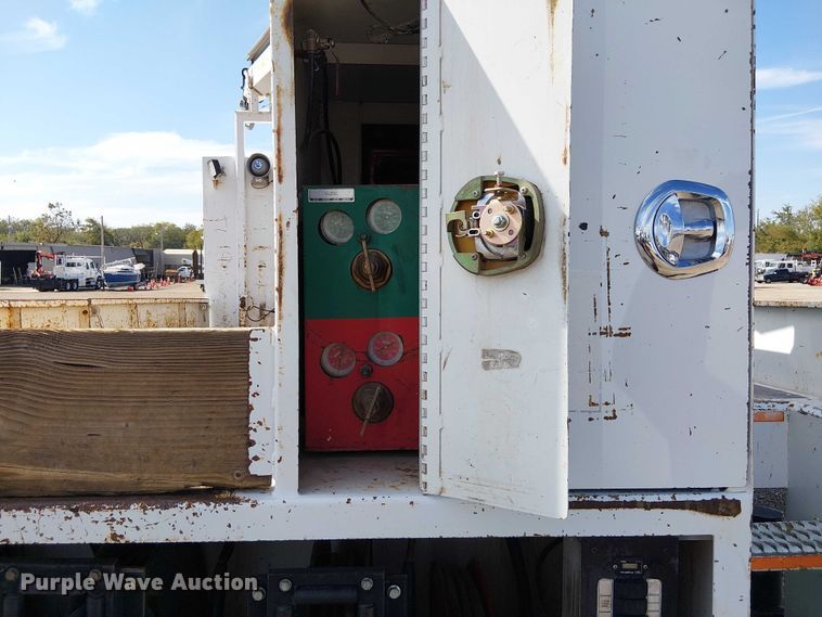 image for item NU9783 2007 Freightliner Business Class M2 Crew Cab crane truck