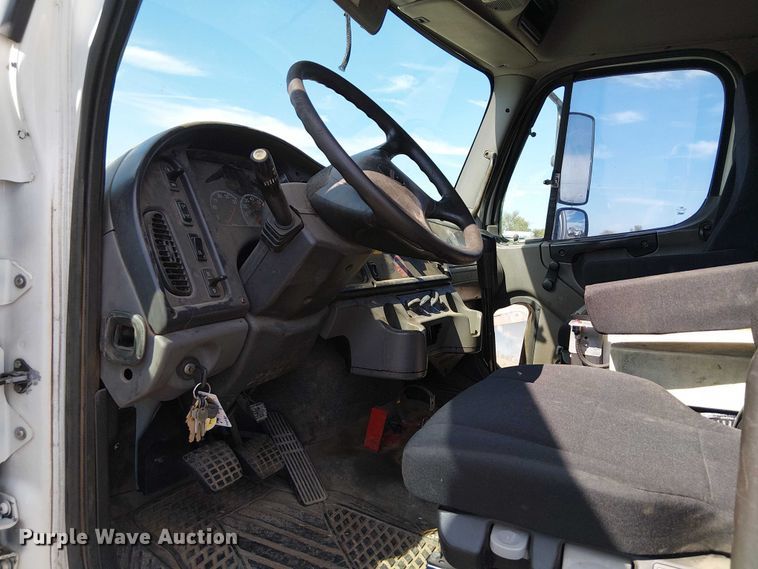 image for item NU9783 2007 Freightliner Business Class M2 Crew Cab crane truck