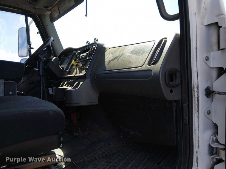 image for item NU9783 2007 Freightliner Business Class M2 Crew Cab crane truck