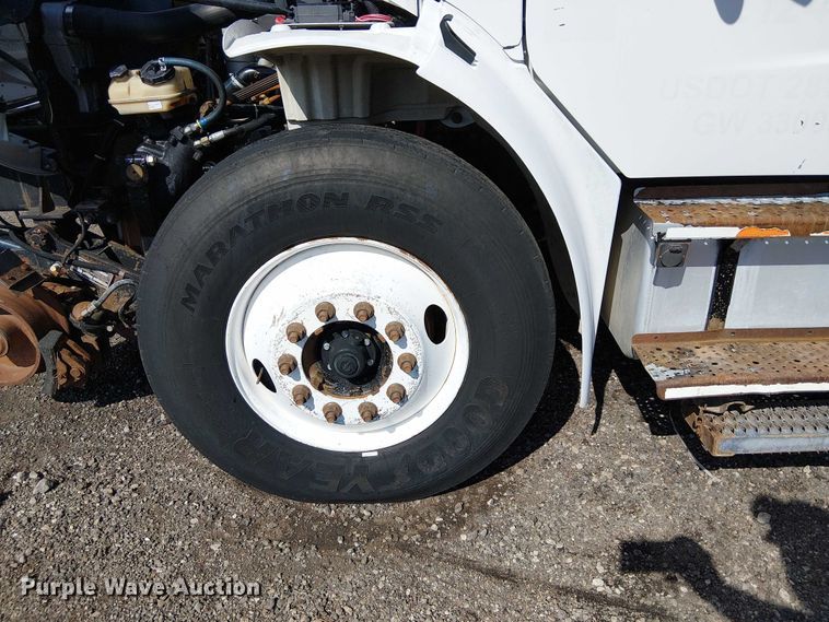 image for item NU9783 2007 Freightliner Business Class M2 Crew Cab crane truck