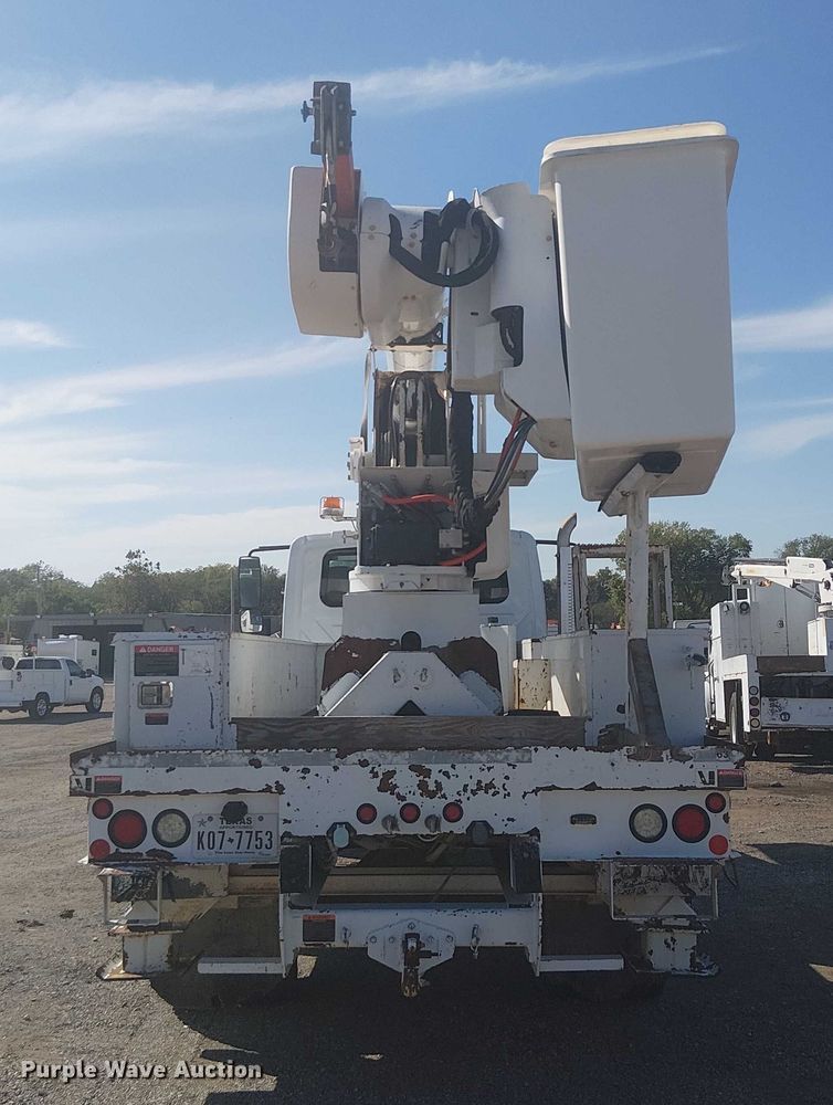 image for item NU9784 2011 International 7300 bucket truck