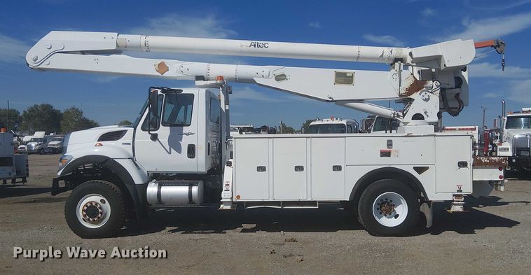 image for item NU9784 2011 International 7300 bucket truck
