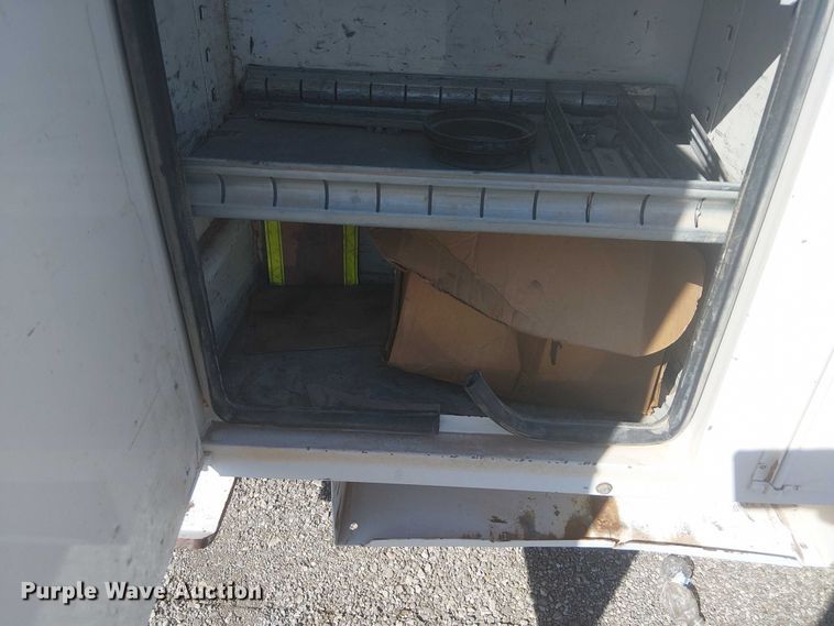 image for item NU9784 2011 International 7300 bucket truck