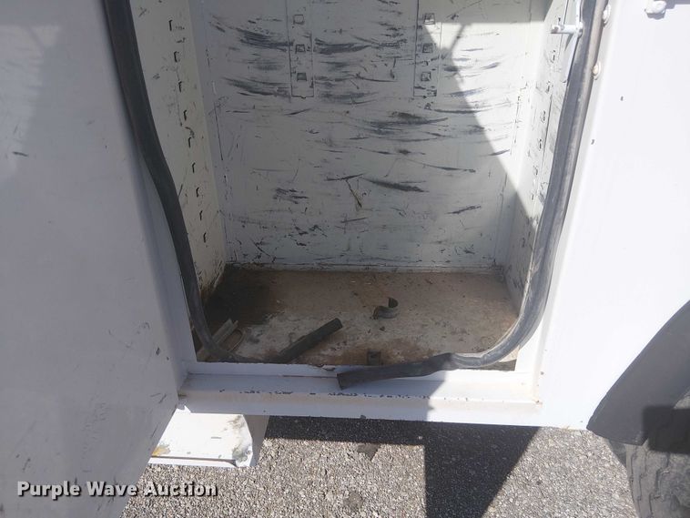 image for item NU9784 2011 International 7300 bucket truck