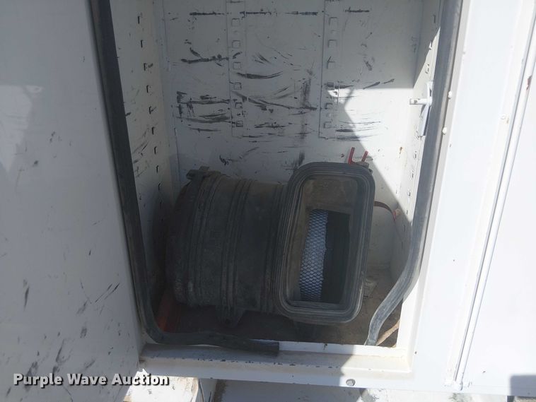 image for item NU9784 2011 International 7300 bucket truck