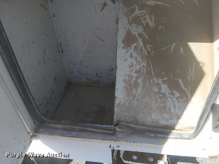 image for item NU9784 2011 International 7300 bucket truck