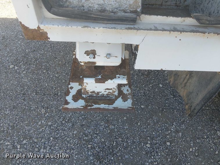 image for item NU9784 2011 International 7300 bucket truck