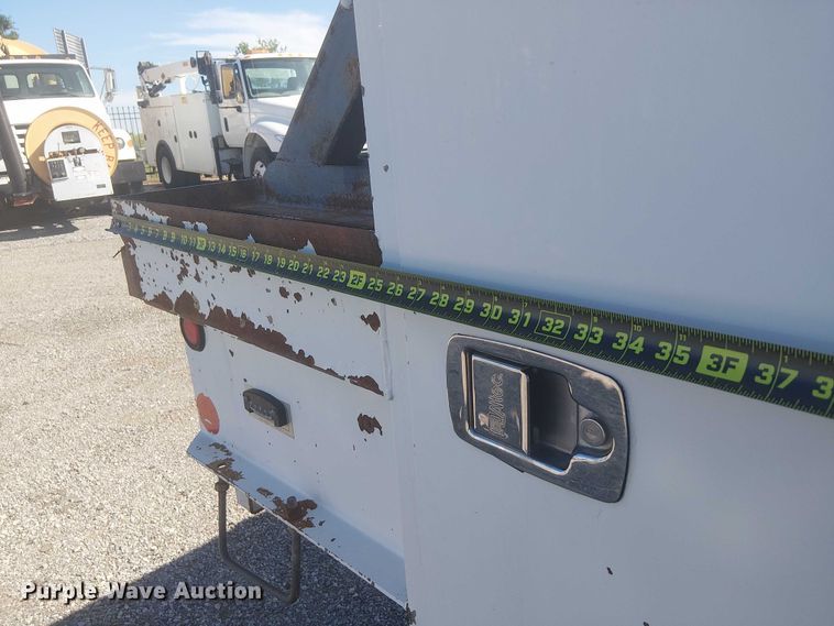 image for item NU9784 2011 International 7300 bucket truck