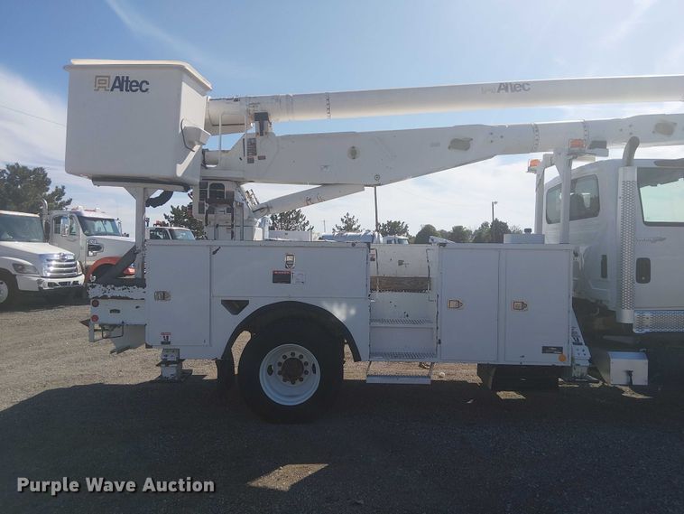image for item NU9784 2011 International 7300 bucket truck