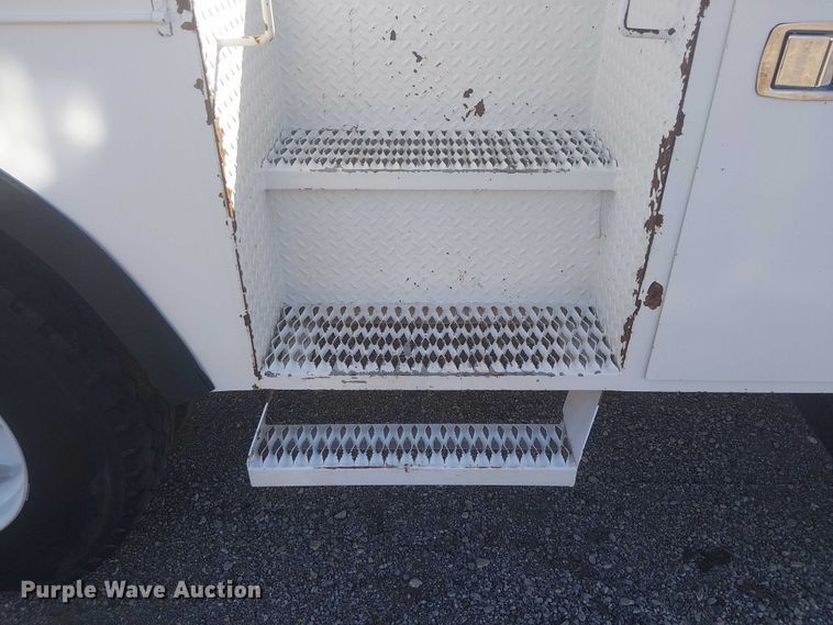 image for item NU9784 2011 International 7300 bucket truck