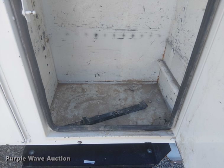 image for item NU9784 2011 International 7300 bucket truck